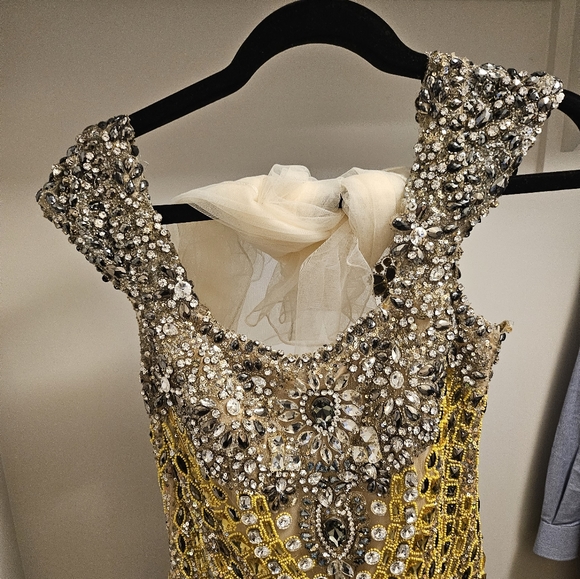 Beautiful evening dress size 4  worn once and is in great condition. perfect for - Picture 3 of 5